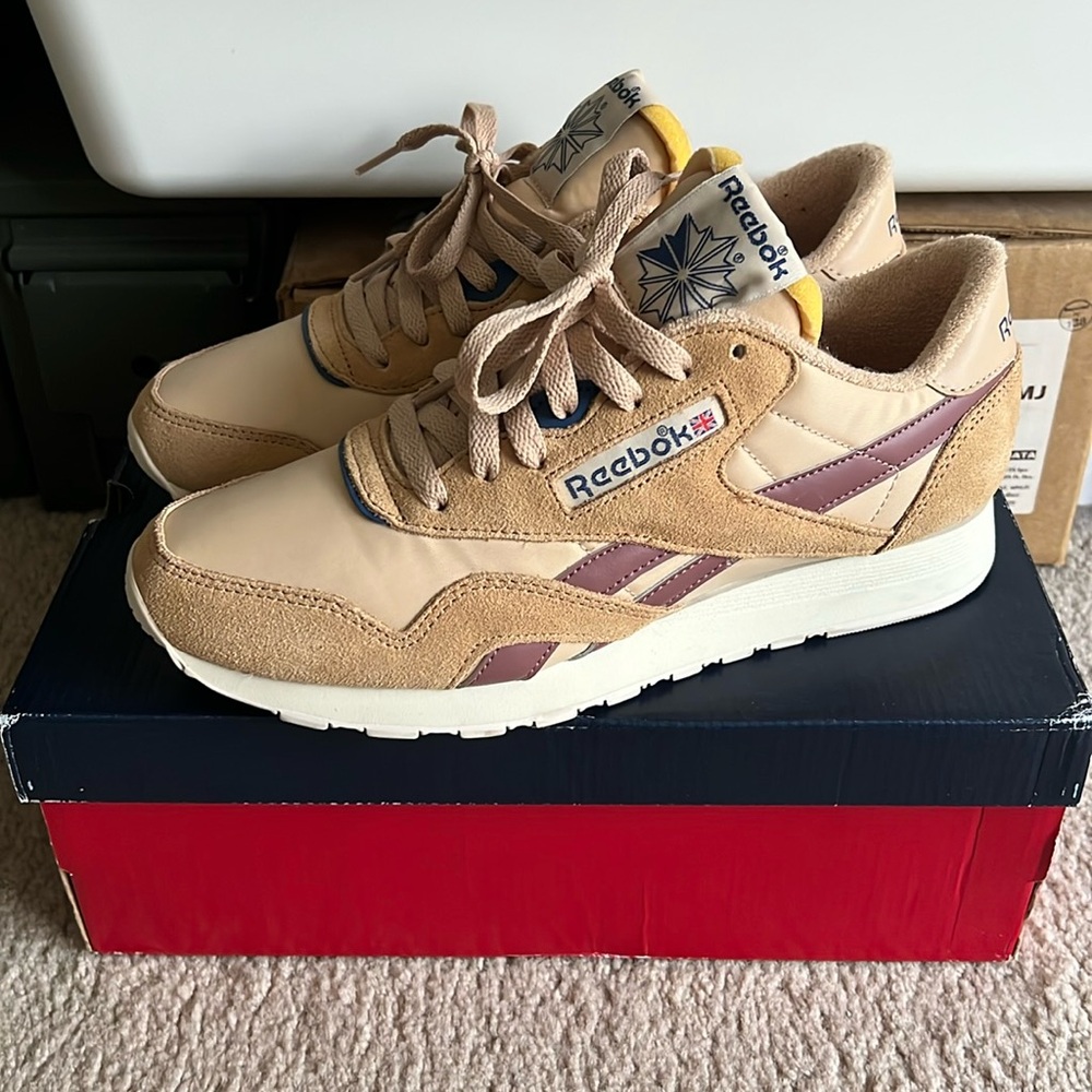 Reebok- Classic Nylon Vintage Size 9.5